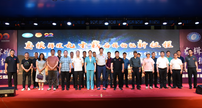1684840513893099373.png 合影.png