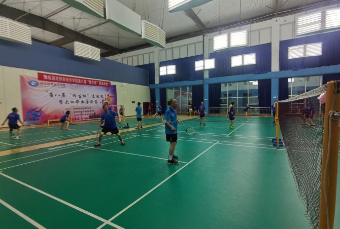 1623895244114010284.jpg 参赛队员在场上奋力拼搏--欧阳海峰摄1.jpg