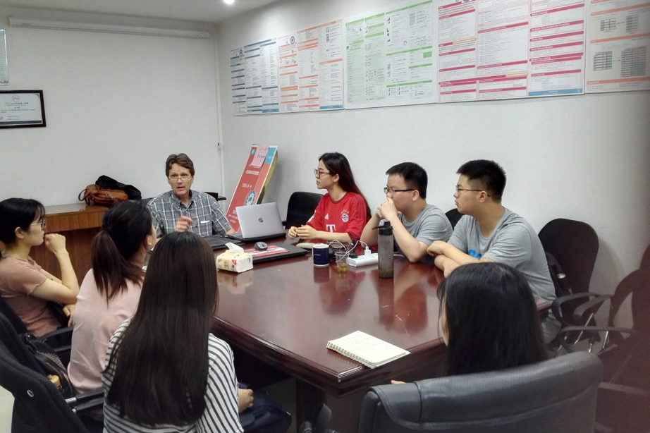 1624956851227096328.png 国际著名财经学者Dr. Robert Brooks 来我校指导学生科研.png