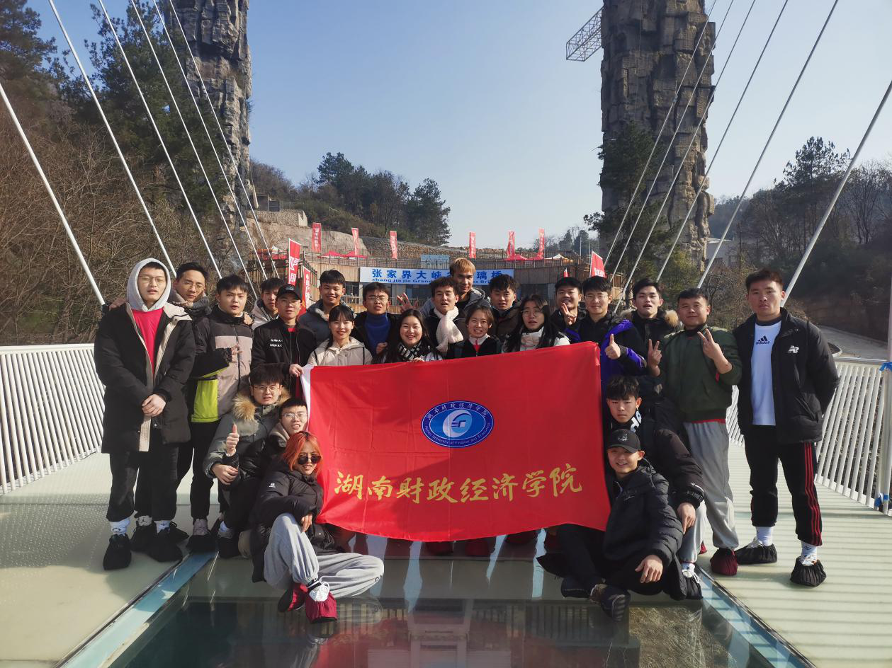 1608694417311082764.png 图片1攀岩合影.png